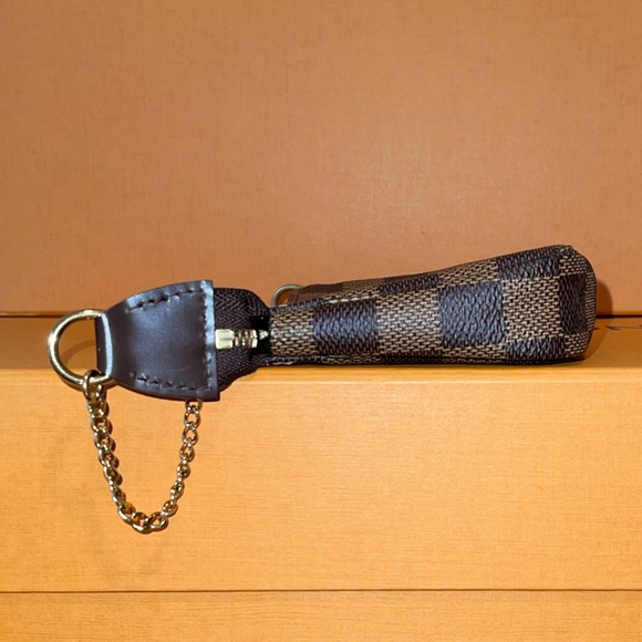 Louis Vuitton Mini Pochette - Picture 6 of 12